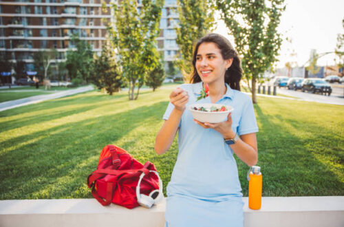 How to Beat Stress Eating and Stay Fit in College